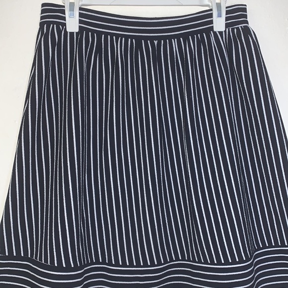 Cute blue/white striped skirt 💙 - Picture 2 of 6